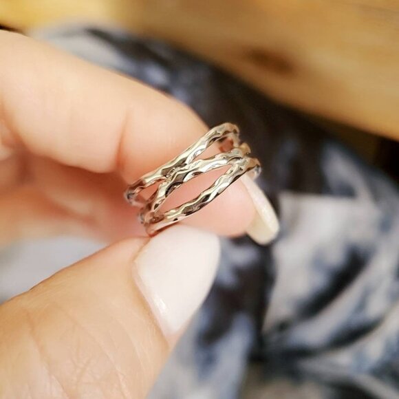 Women's Solid 925 Sterling Silver Hammered Ring Thumb Band Midi Ring - Picture 6 of 8